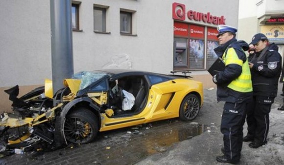 Destruyen un Lamborghini Gallardo LP560-4 Bicolore en Polonia