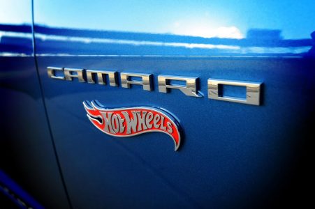2013-chevrolet-camaro-hotwheels-edition-convertible-53
