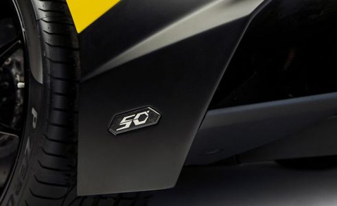2014-lamborghini-aventador-lp720-4-50-anniversario-badge-photo-512524-s-787x481