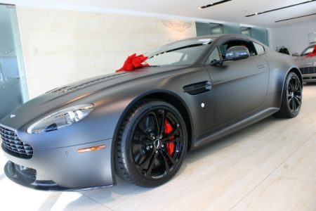 Aston Martin V12 Vantage negro mate a la venta