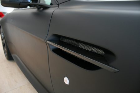 Aston Martin V12 Vantage negro mate a la venta