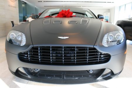 Aston Martin V12 Vantage negro mate a la venta