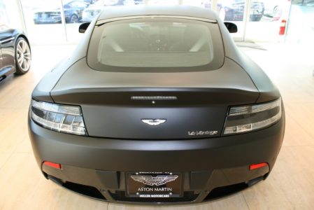 Aston Martin V12 Vantage negro mate a la venta