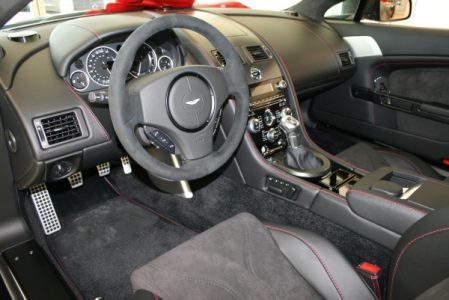 Aston Martin V12 Vantage negro mate a la venta