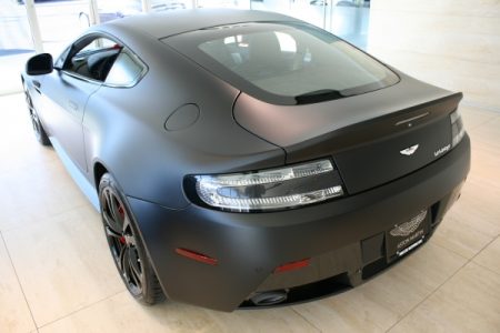 Aston Martin V12 Vantage negro mate a la venta