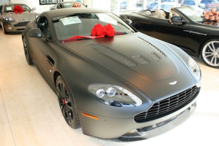 Aston Martin V12 Vantage negro mate a la venta