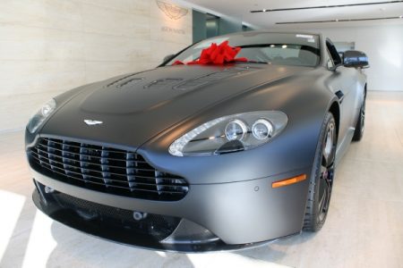 Aston Martin V12 Vantage negro mate a la venta