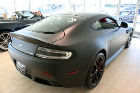 Aston Martin V12 Vantage negro mate a la venta