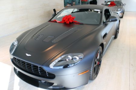 Aston Martin V12 Vantage negro mate a la venta