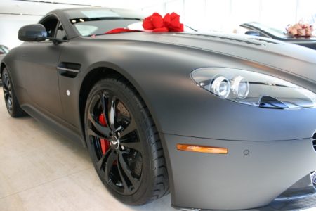 Aston Martin V12 Vantage negro mate a la venta