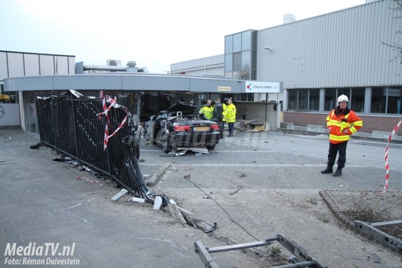 Muere tras estrellar su BMW M3 contra un edificio