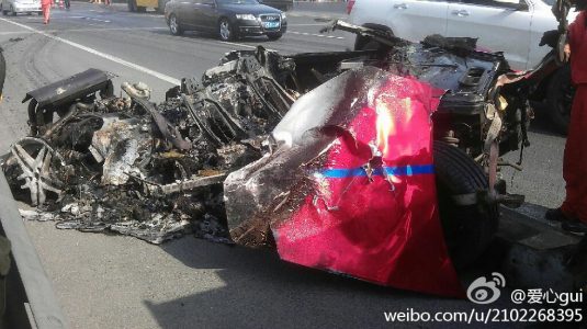 Terrible accidente de un Ferrari F430 en Pekín