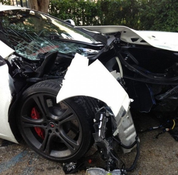 Destrozan un McLaren MP4-12C en Miami