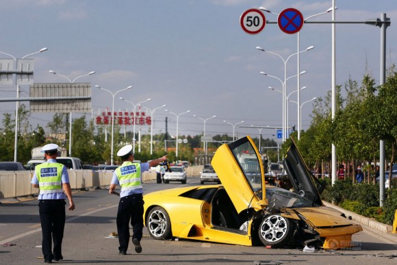 Destrozan un Lamborghini Murciélago en China