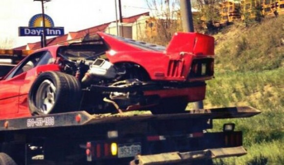 Destrozan un Ferrari F40 en Denver