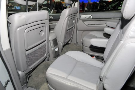 14-2013-ssangyong-rodius-geneva