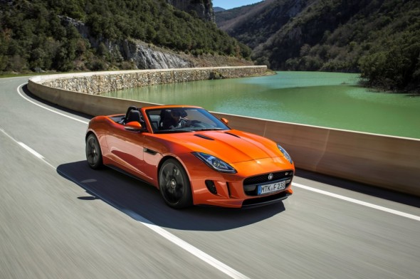 El Jaguar F-Type Coupe podría estrenar un cuatro cilindros