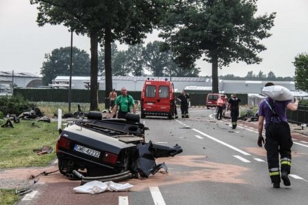 Se baja por su propio pie tras partir un Audi S8 en dos