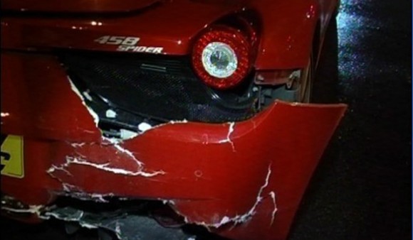 Un Bentley Continental Flying Spur se empotra contra un Ferrari 458 Spider en China