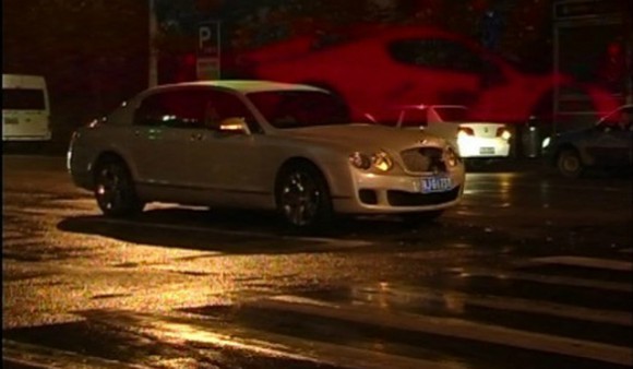 Un Bentley Continental Flying Spur se empotra contra un Ferrari 458 Spider en China