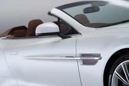 Aston Martin Vanquish Volante, oficial