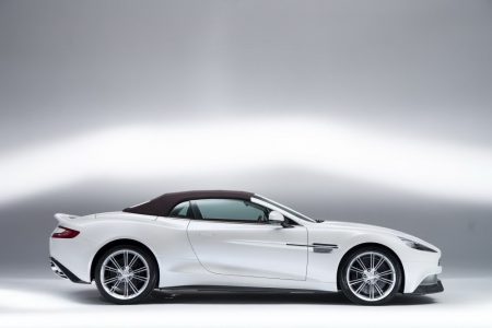 Aston Martin Vanquish Volante, oficial