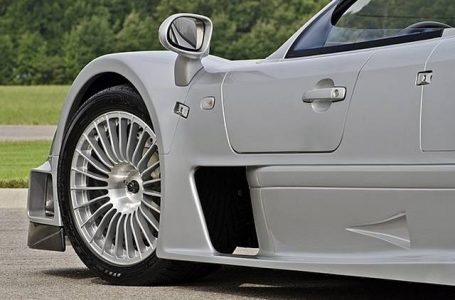 Mercedes CLK GTR Roadster, a subasta