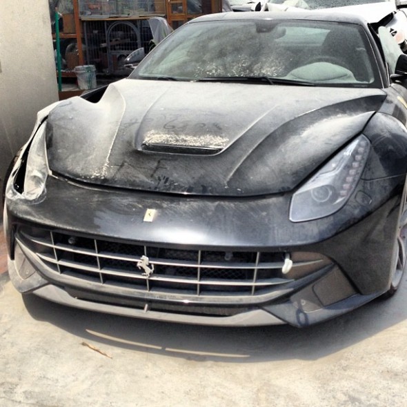 Destrozan un Ferrari F12berlinetta en Dubai