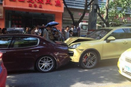 Estrella un Porsche Cayenne Turbo contra el Maserati Quattoporte de su esposo