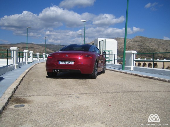 Prueba: Peugeot RCZ 1.6 THP 156 CV (diseño, habitáculo, mecánica)