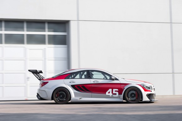 Mercedes CLA 45 AMG Racing Series, la estrella vestida de competición