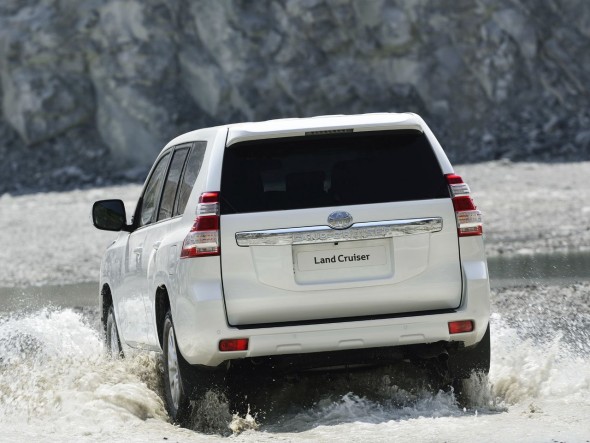 toyota-land-cruiser-2014-14