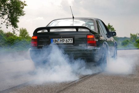 Lotus Omega: una berlina de 4 puertas que alcanzaba los 283 km/h a finales de los '80