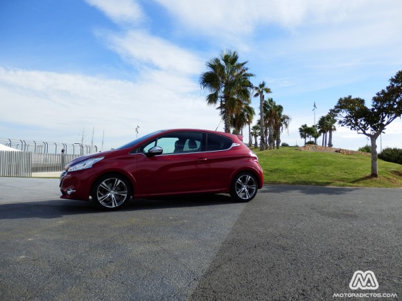 Prueba: Peugeot 208 GTI (diseño, habitáculo, mecánica)