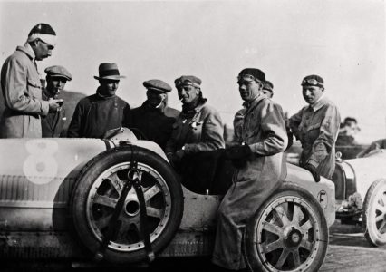 Bugatti presenta el nuevo Bugatti Legend "Meo Constantini"