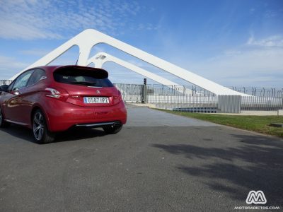 Prueba: Peugeot 208 GTI (equipamiento, comportamiento, conclusión)