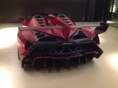 El primer Lamborghini Veneno Roadster se deja ver en Los Ángeles