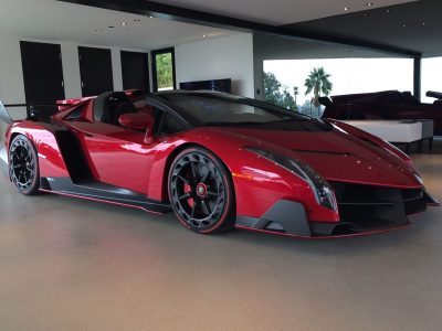 El primer Lamborghini Veneno Roadster se deja ver en Los Ángeles