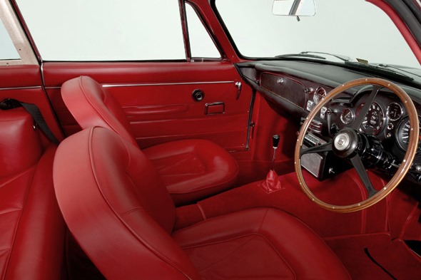A la venta un Aston Martin DB6 Vantage Shooting Brake de 1967 3