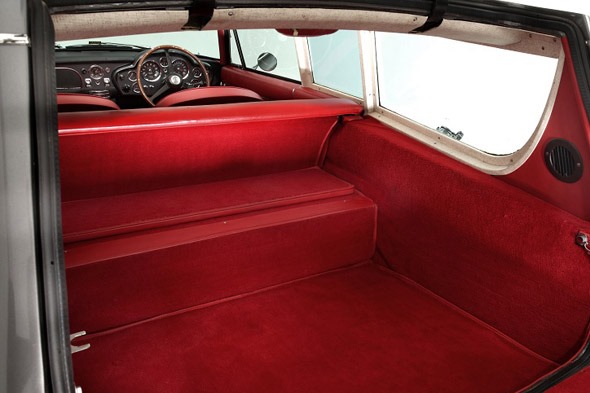 A la venta un Aston Martin DB6 Vantage Shooting Brake de 1967 5