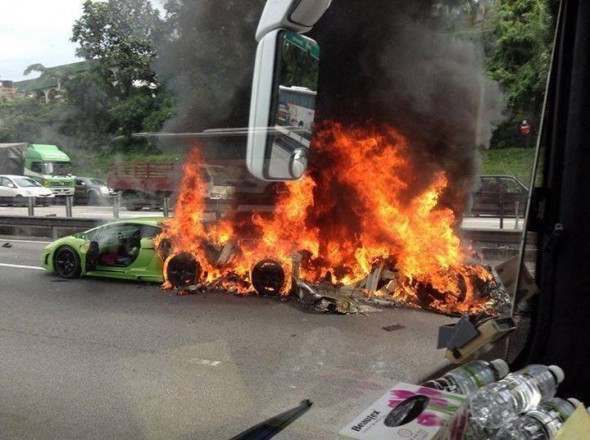 Destrozan dos Lamborghini Gallardo y un Aventador en Malasia