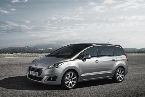 Ya disponibles los renovados Peugeot 3008 y 5008