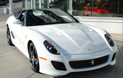 A la venta un exclusivo Ferrari 599 SA Aperta de color blanco