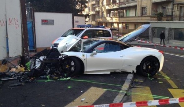 Un chico de 20 años destroza un Ferrari 458 Italia en Suiza 2