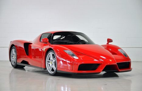 A la venta un Ferrari Enzo prácticamente a estrenar