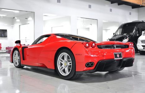 A la venta un Ferrari Enzo prácticamente a estrenar