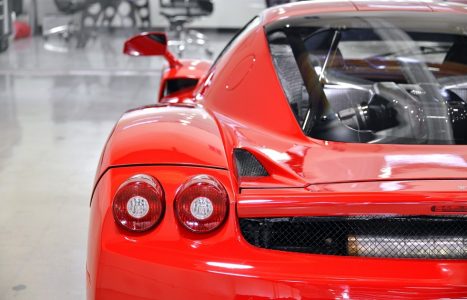 A la venta un Ferrari Enzo prácticamente a estrenar