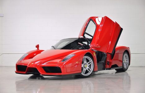 A la venta un Ferrari Enzo prácticamente a estrenar