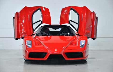 A la venta un Ferrari Enzo prácticamente a estrenar