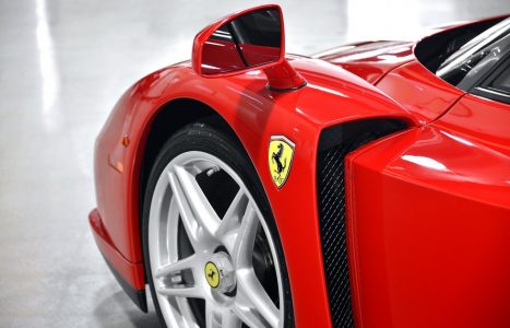 A la venta un Ferrari Enzo prácticamente a estrenar